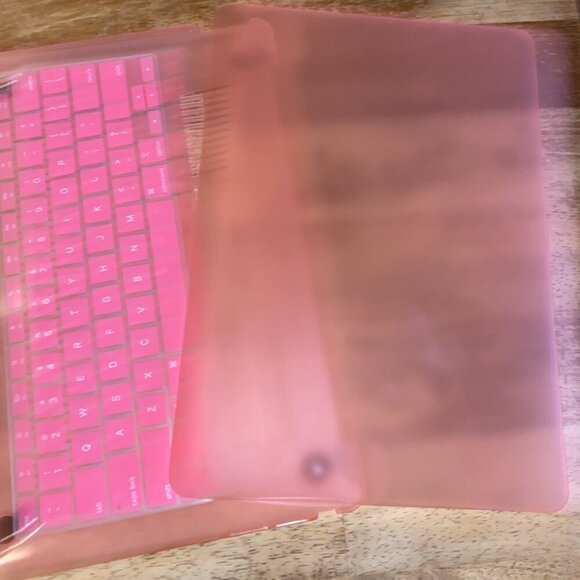 New Ibenzer plastic hardshell for MacBook 12” x 9” hot pink with keyboard cover - Picture 1 of 4
